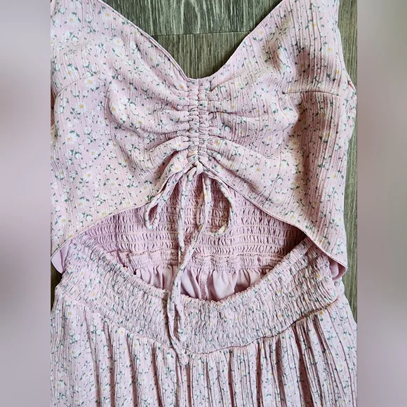 HOLLISTER HI-LO CUT OUT DRESS - Picture 4 of 16